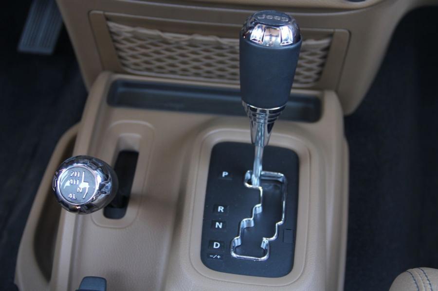  Jeep Wrangler 2012 года  (фото 17 из 56)